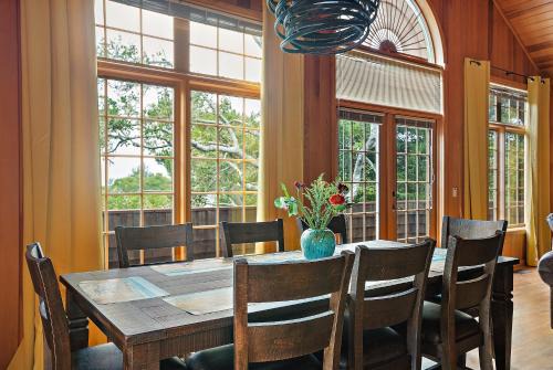 Marine Terrace House | The Treetop House Pet Friendly