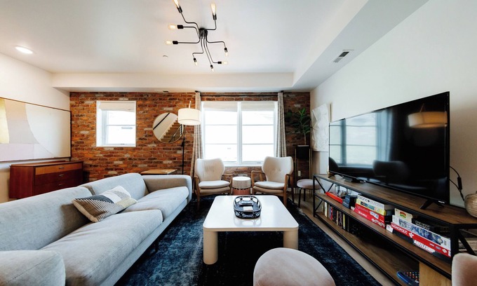 Downtown Salt Lake City House | The Trend: New Townhome with Private Garage, 5 Beds, 3 Desks, Walk to Downtown