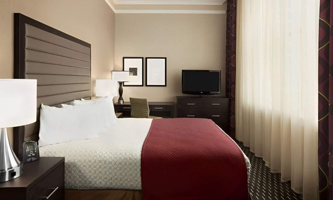 Downtown St. Louis House | The Ultimate Stay Awaits in our Lovely Queen Suite