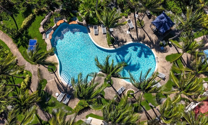 Flag Hill Condo | The Ultimate upscale 3Br condo. Walk to everything!