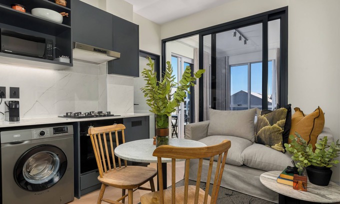 Flora Park Apartment | The Valour Apartment | Signal Hill Views