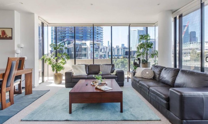 Docklands Apartment | 'The View at Docklands' Resort style City Living