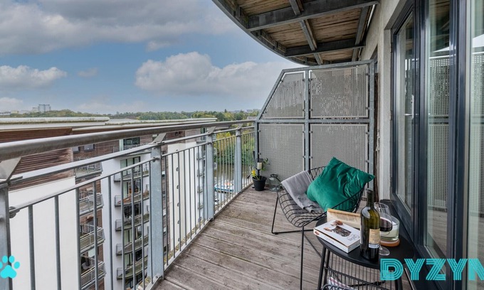 Grangetown Apartment | The View - Secure Parking - Security