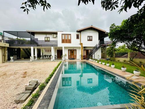 Pita Kotte House | The Villa Kalbashi Kotte - Luxury Stay with Swimming Pool