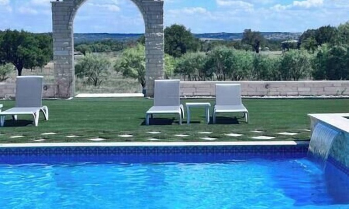 Fredericksburg House | The Villa at The Retreat