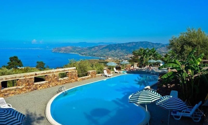 Santa Margherita Apartment | The Villa Benincasa Apartment with Sea View