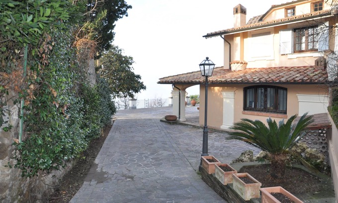 Lake Bracciano Cottage | The Villa of Augustus with a prestigious view of Lake Bracciano, 30 km from Rome