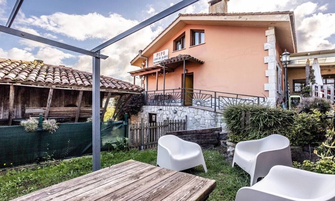 Sales House | The Village Retreat - Al Llagar