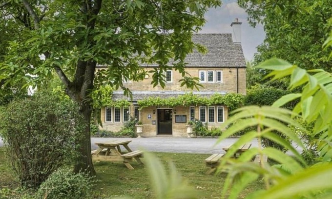 Black Bourton Hotel | The Vines Hotel