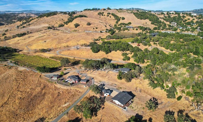 Santa Rosa House | The Vineyard Estate at Paradise Ridge by Kohmsa