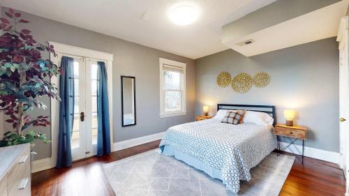 Hyde Park Apartment | The Vista View Villa 2 Charming Retreat for 4