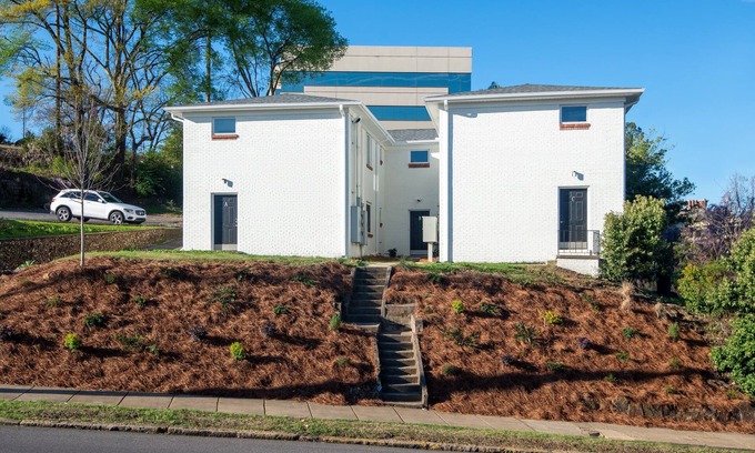 Five Points South Condo | The Vulcan Hexaplex - 6 Private Units/WiFi/Parking