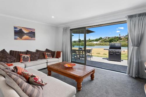 Ruakaka House | The Waterfront Ruakaka - Ruakaka Holiday Home
