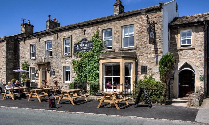 Carperby Hotel | The Wheatsheaf Inn