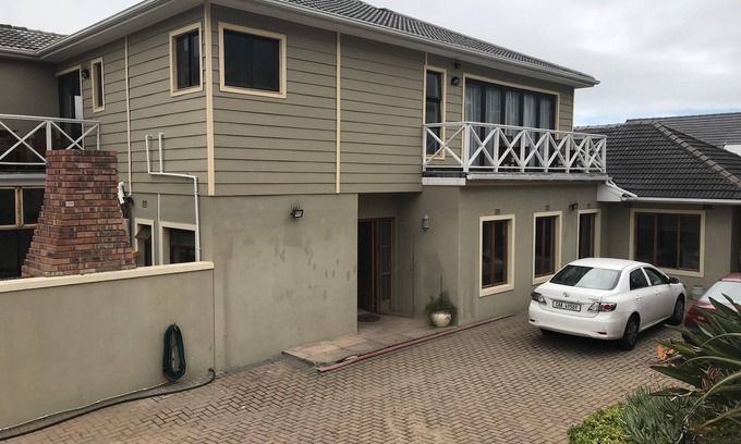 Fish Hoek House | The White House in fabulous Fish Hoek
