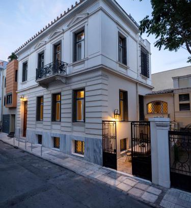 Plaka House | The White House in Plaka by JJ Hospitality