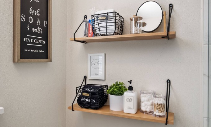 Buckley House | The White House on Main Street