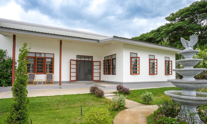 San Sai Villa | The White House