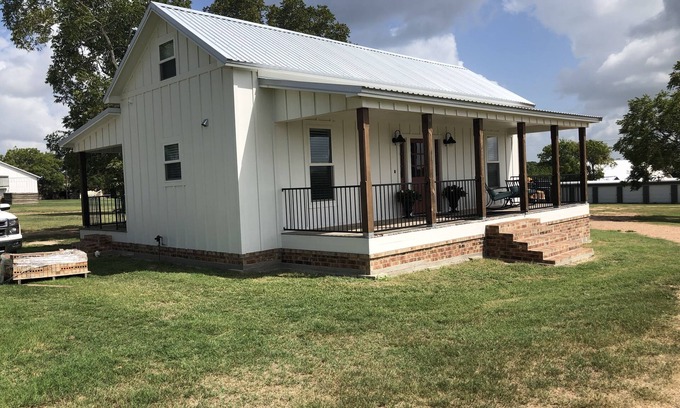 Warrenton Cottage | The White Magnolia Cottage