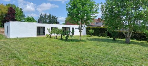 Dadizele House | The White Villa