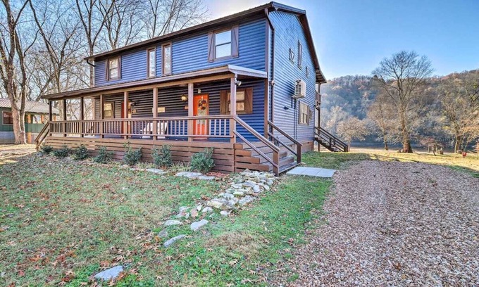 Mountain View Cabin | The Willow Breeze Cabin - Side A