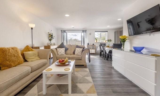 Bicton House | The Willows - Newlands Farm