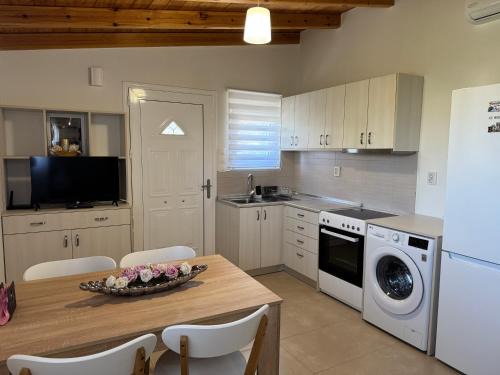 Petaloudes House | The Wooden Nest