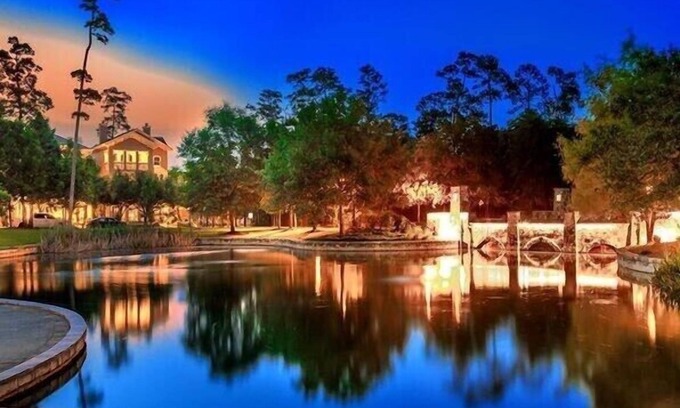 Grogan's Mill Apartment | The Woodlands 2 bed/2 Bath Suite: The Blue Luxe Vol 4of4