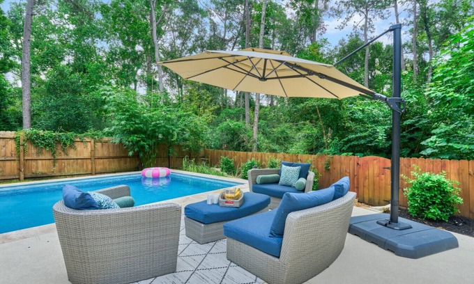 Indian Springs House | The Woodlands 4BR Forest Retreat – Pool, Spa & Nature Trails