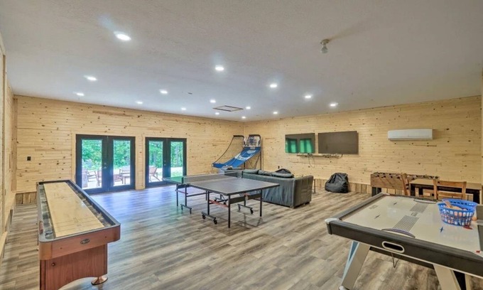 Logan Cabin | The Woodlands at Hocking Hills-Woodland Lodge