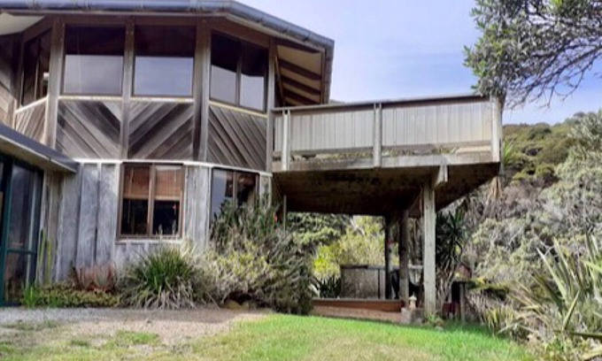 Great Barrier Island House | “The Yard Master” Schooner Bay