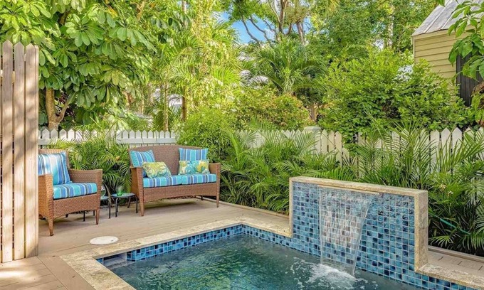 Historic Seaport House | *THE ZESTY LIME @ OLD TOWN* Beautifully Restored Home + LAST KEY SERVICES…