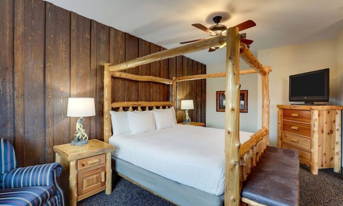 Sioux City Hotel | Theme Suite, Whirlpool, Stoney Creek, 1 King Bed, Fireplace, Pool