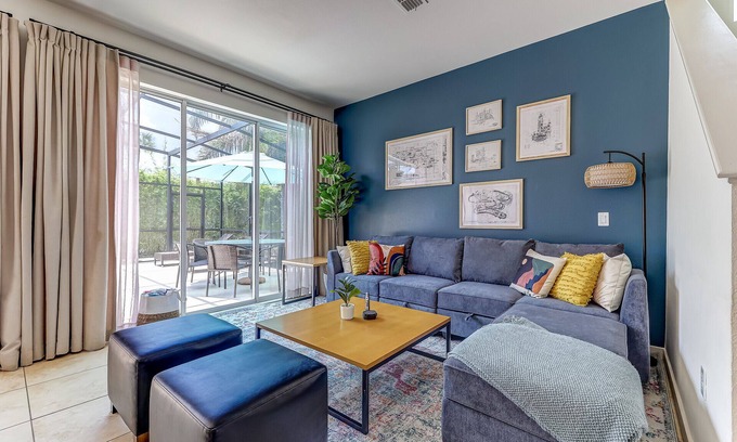 Kissimmee House | Themed home - Private Spa and Patio - 5 mins to Disney - Walk to Old Town