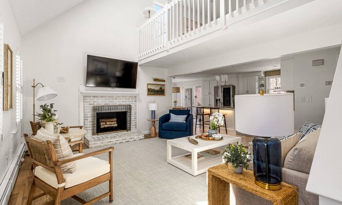 Plymouth Apartment | thePriscilla Plymouth