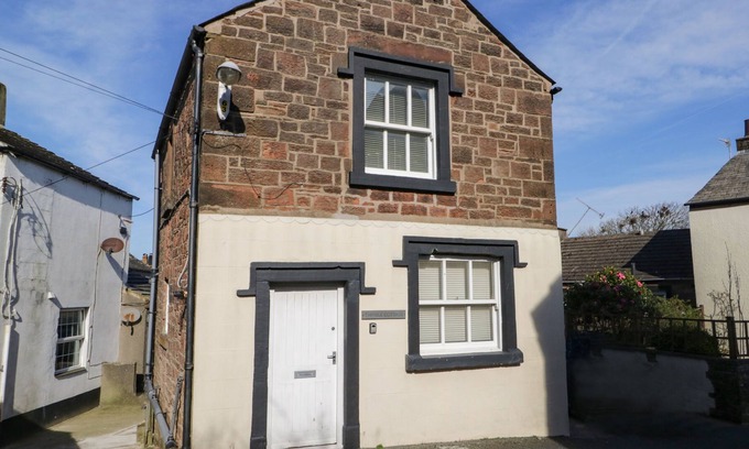 St Bees House | THIMBLE COTTAGE, pet friendly, character holiday cottage in St Bees