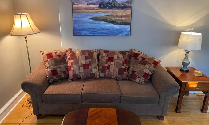 Bryn Mawr Apartment | This apartment is a 2 bedroom(s), 1 bathrooms, located in Bryn Mawr, PA.