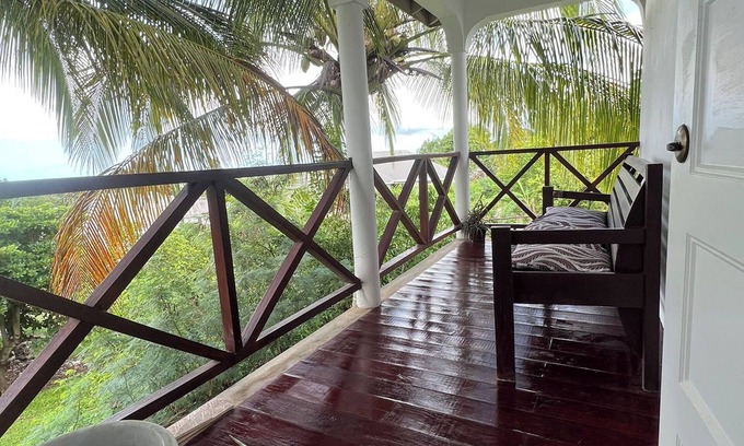 West Coast House | This apartment is ideal for rejuvenating from life's pressure
