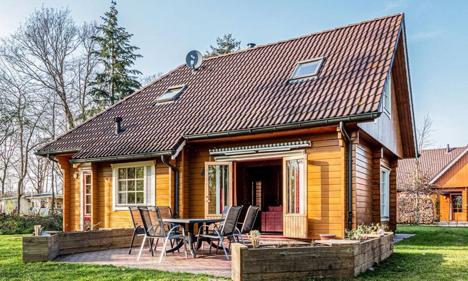 Ruurlo House | This atmospheric vacation home in Ruurlo is built in Finnish style.