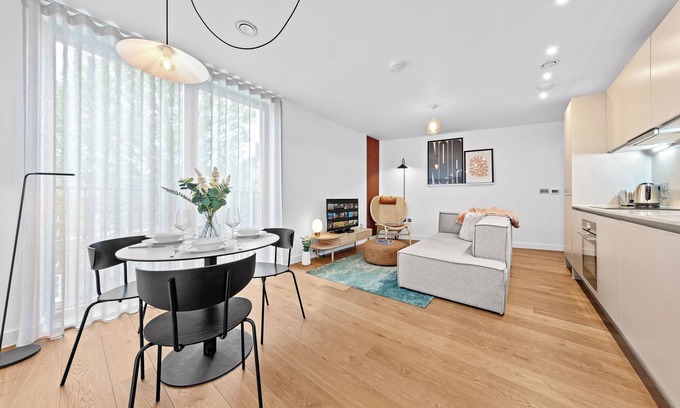 Somers Town Apartment | This Beautiful 1 Bedroom is Nestled in the Heartbeat of London!