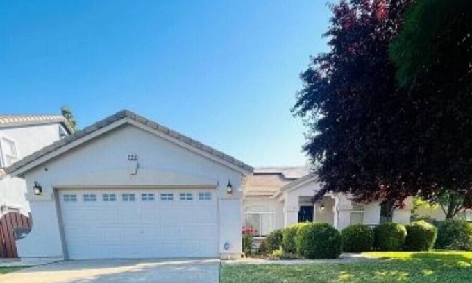 West Sacramento House | This beautiful home is located in few min drive from Downtown Sacrament, CA.