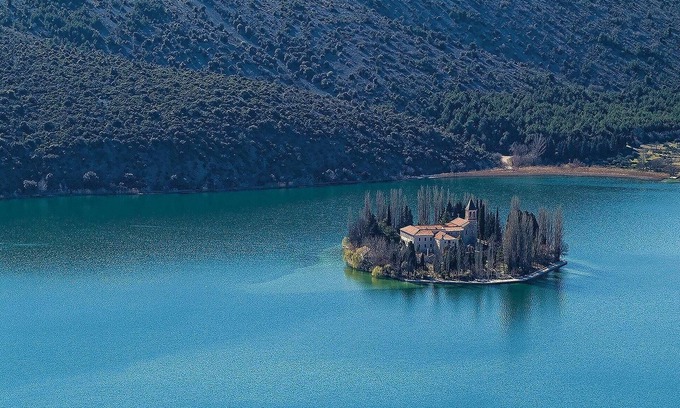 Velim House | This comfortable holiday home with pool is located in Krkovi, near Vodice.