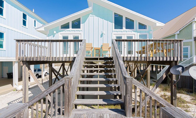 Southpointe House | THIS HOME HAS BEEN COMPLETELY REMODELED AND IS AWESOME! IT IS DIRECT GULF FRONT AND WILL ACCOMMODATE UP TO 7 PEOPLE. THIS HOME SITS AT THE END OF ITS PRIVATE 900 FOOT DRIVEWAY WHICH PROVIDES PRIVACY AND SERENITY.