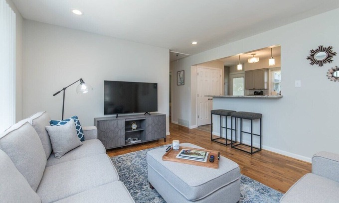 Lexington House | This house is a 2 bedroom(s), 1 bathrooms, located in Lexington, KY.
