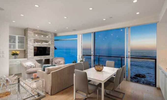 Malibu House | This house is a 3 bedroom(s), 2.5 bathrooms, located in Malibu, CA.