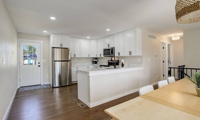 Northwest Arvada House | This house is a 5 bedroom(s), 2 bathrooms, located in Arvada, CO.