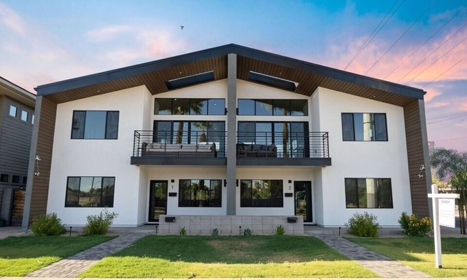 Roosevelt House | This house is a 8 bedroom(s), 8 bathrooms, located in Phoenix, AZ.