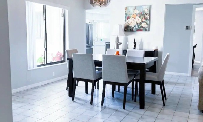 Southgate House | This nice house is located close in a nice and safe neighborhoods and 15