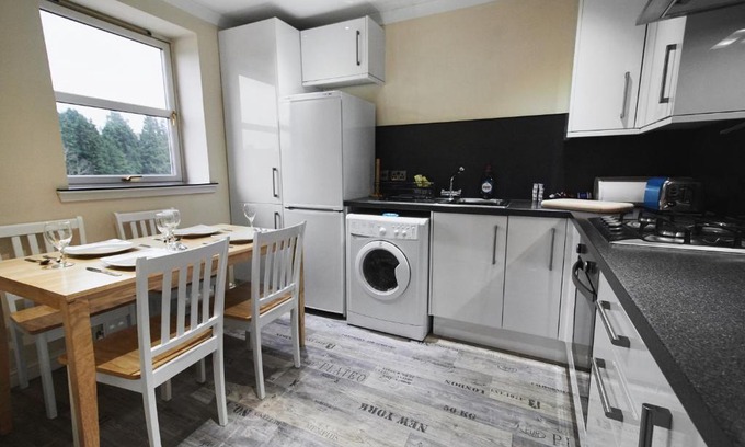 Central Aberdeen Apartment | Thistle Apartments - Albury Apartment