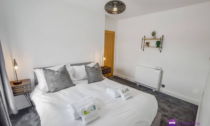 Salisbury Apartment | Thomas 1 bed Apt w/cathedral views - Stayseekers